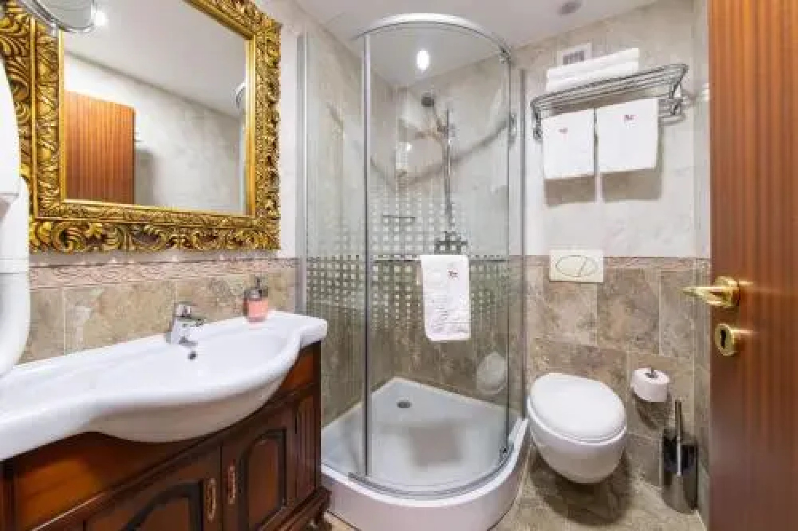 RED CONFORT HOTEL Boutique