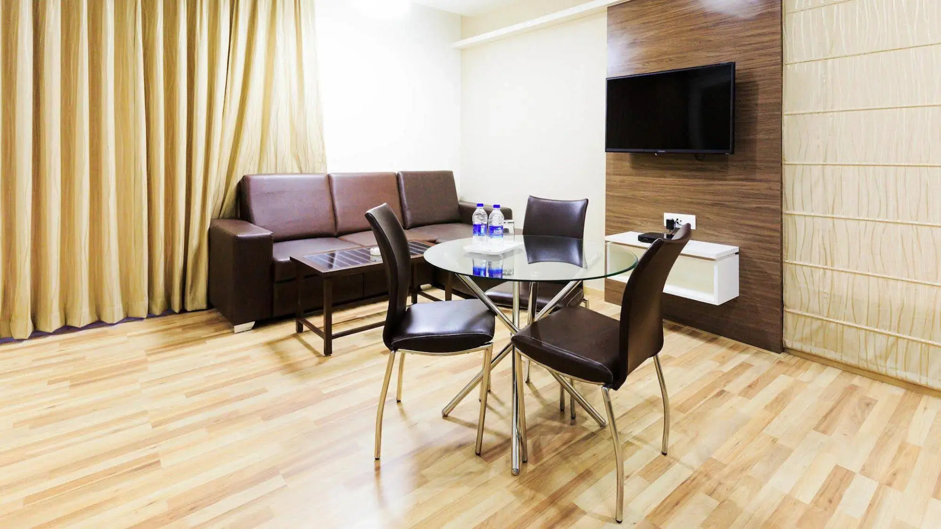 Zo Rooms Lakdi Ka Pul X Road