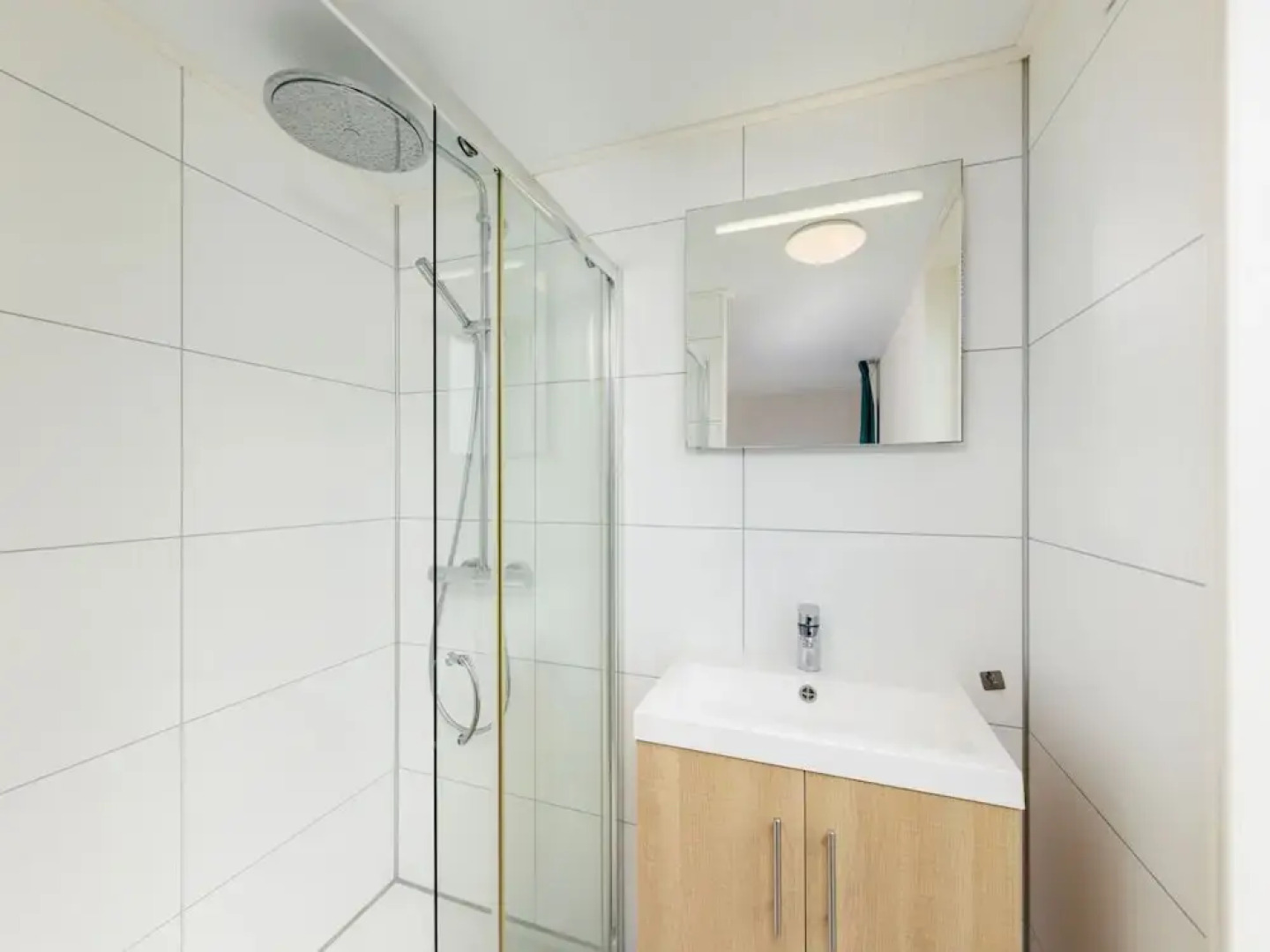 Modern Lodge With two Bathrooms, Near the Beach