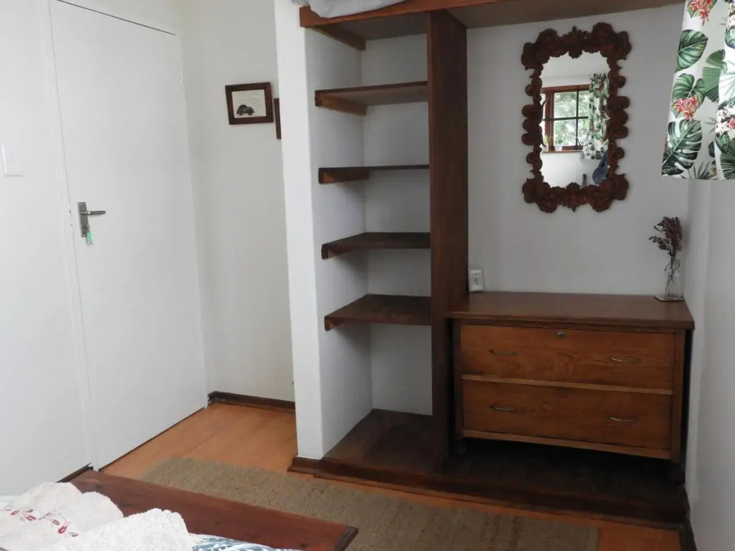 Cozy 4 bedroom house enclosed by sea and mountain.