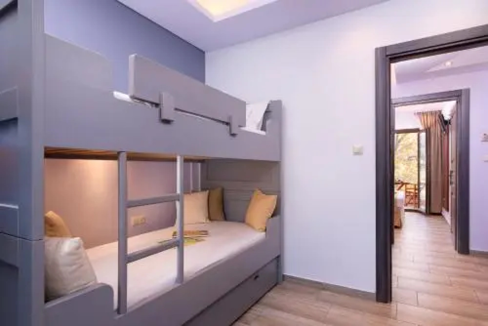 Studios Apartments Irini Patira