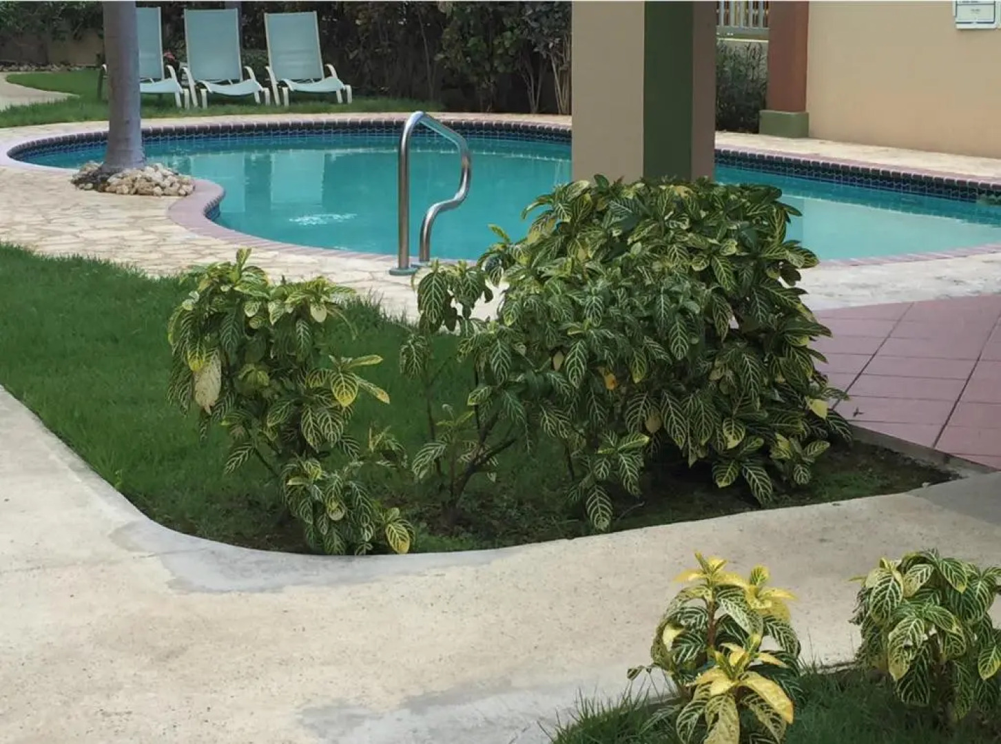 Coqui penthouse 2 across Rincon beach, pool, bbq, power and water bup