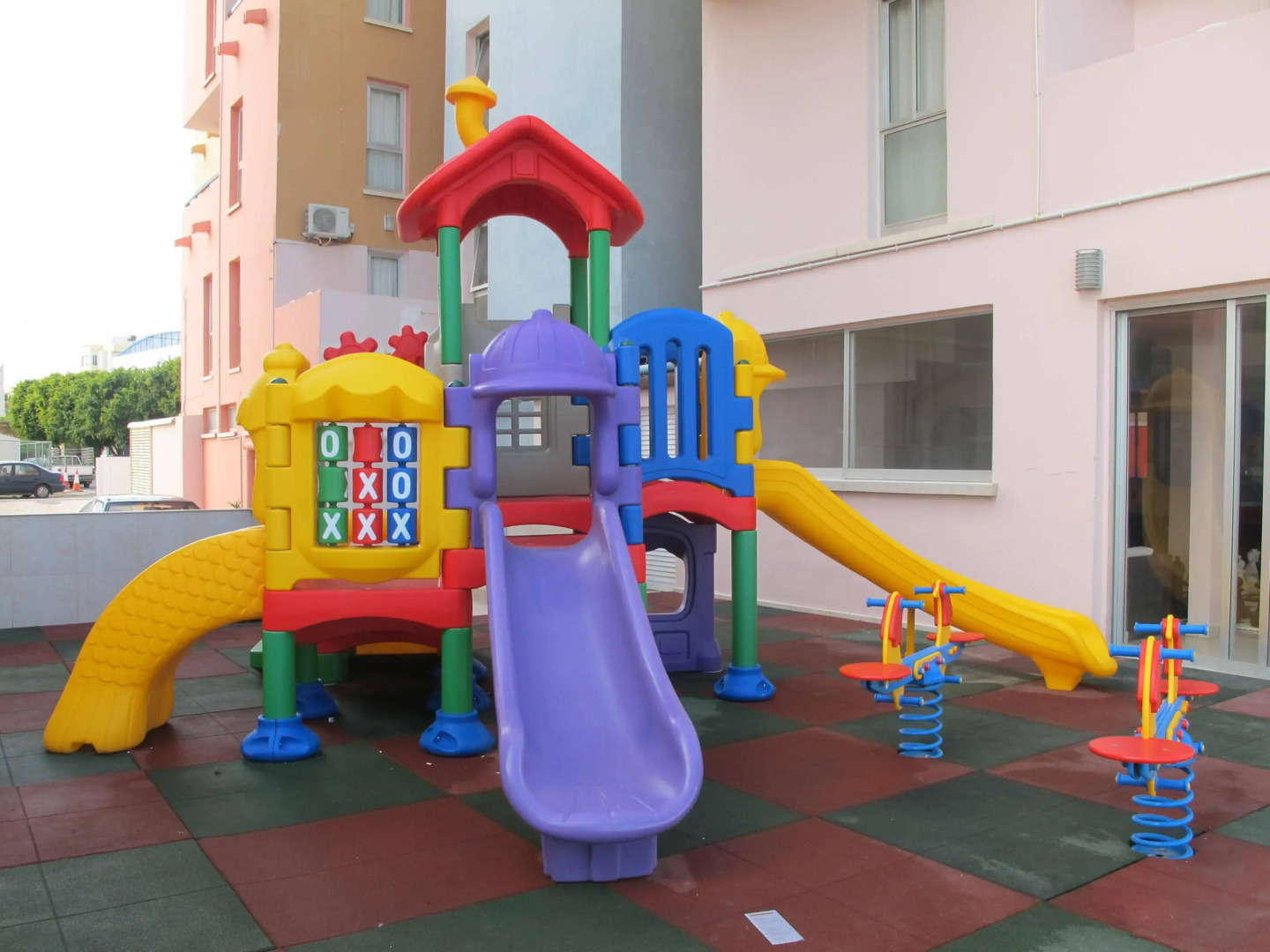 Mackenzie Beach Hotel & Apartments