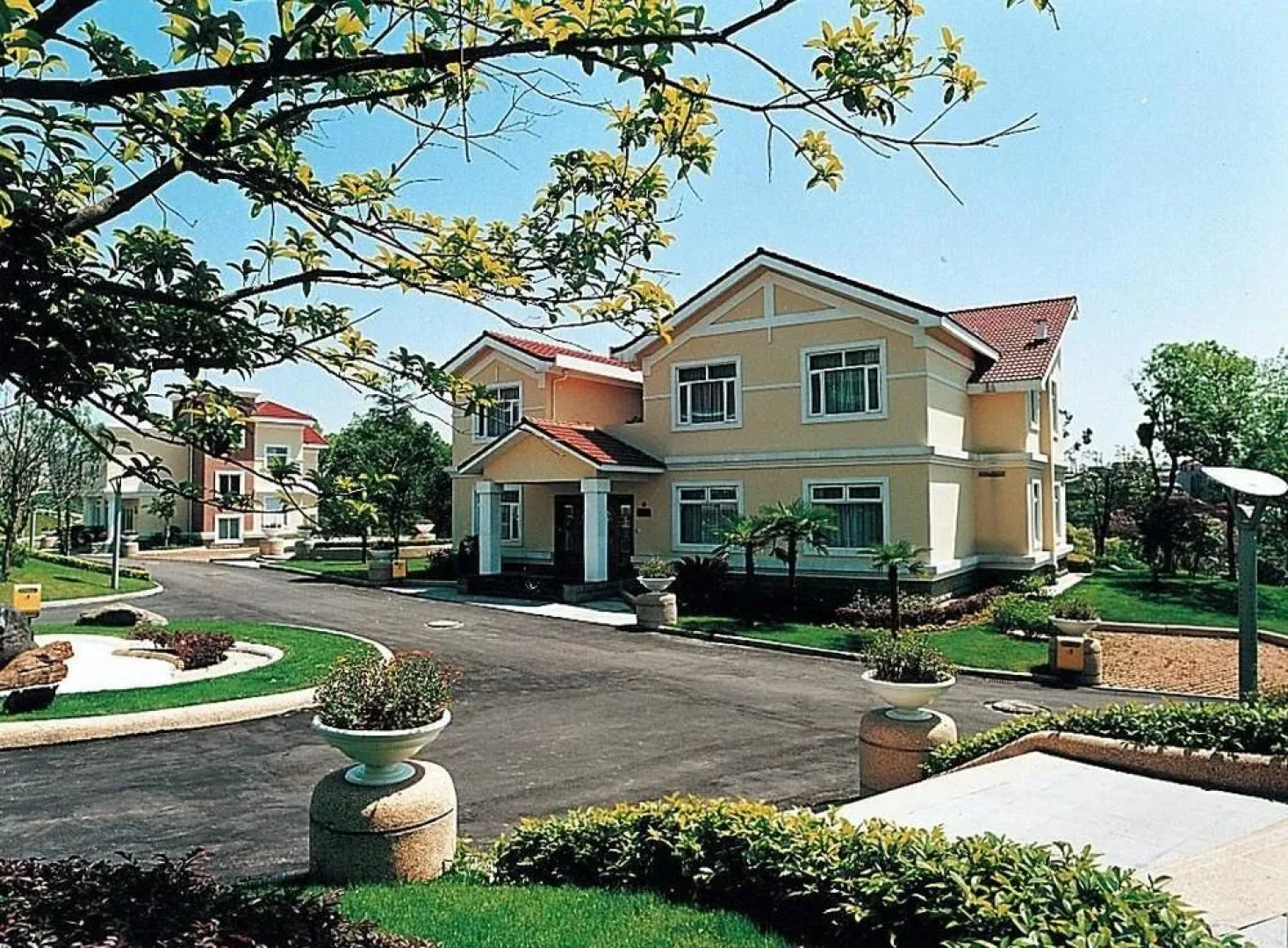 Yichang Guobin Garden Hotel