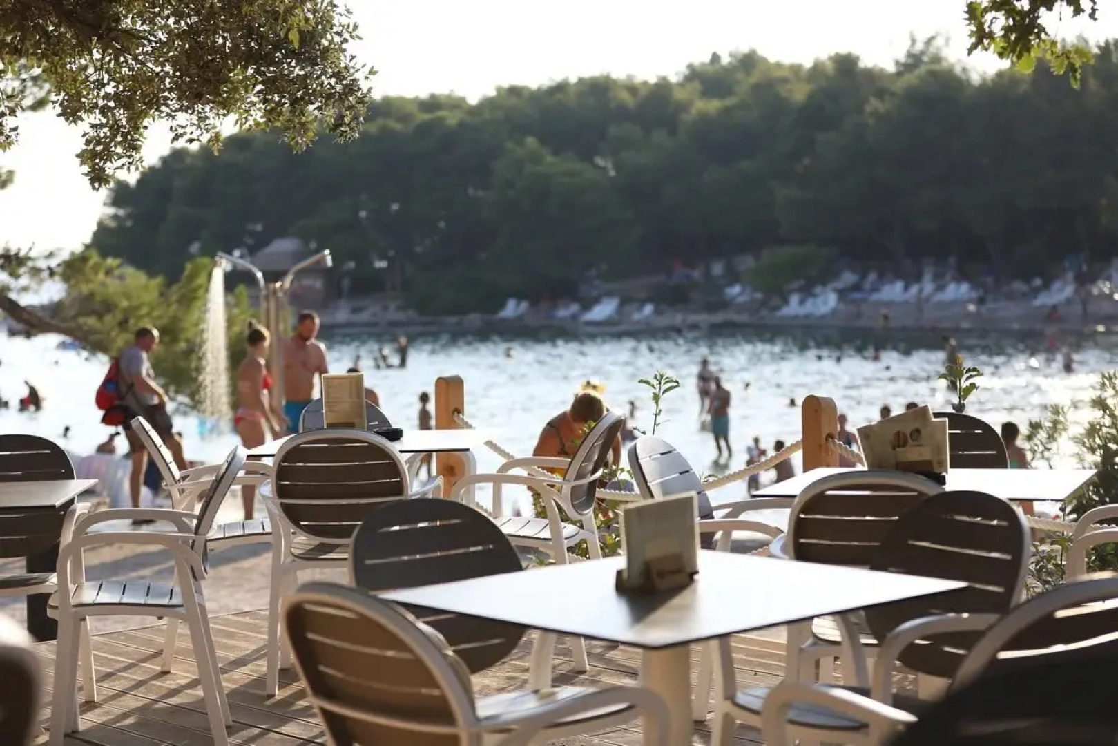 Pine Beach Pakostane Glamping Homes - All Inclusive light