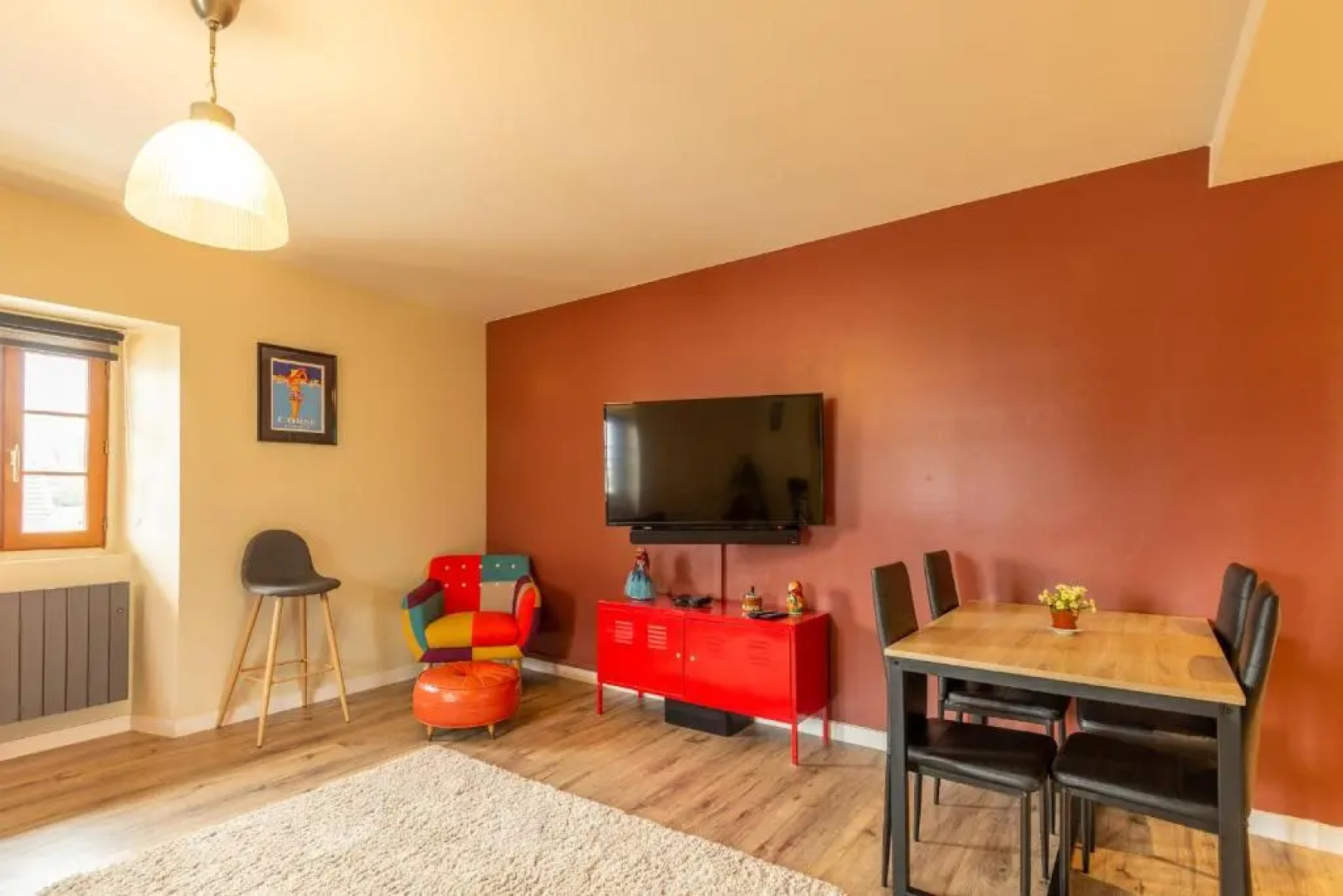 Spacious apartment with two terraces and private parking