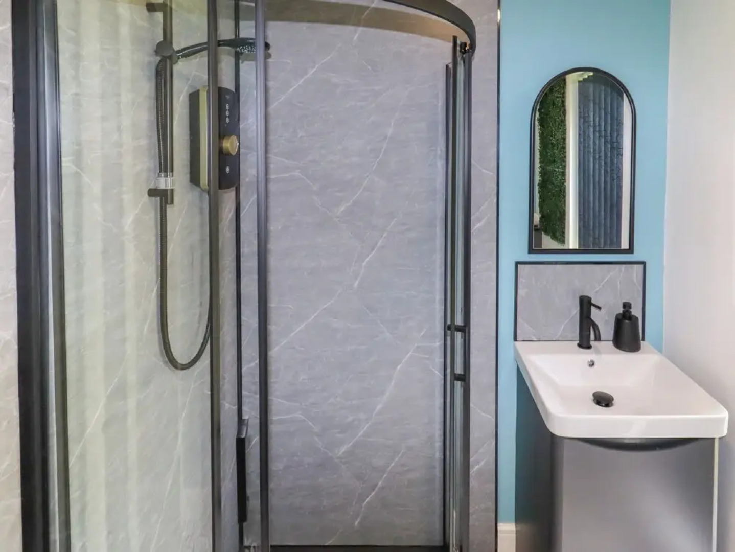 Valley Lodge 4 - North Wales Eco Lodges