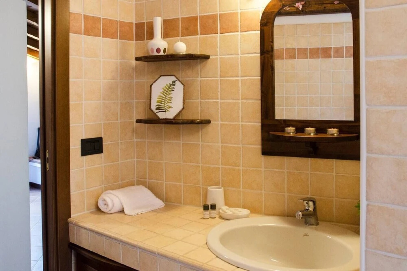 JOIVY Attic on the Lake