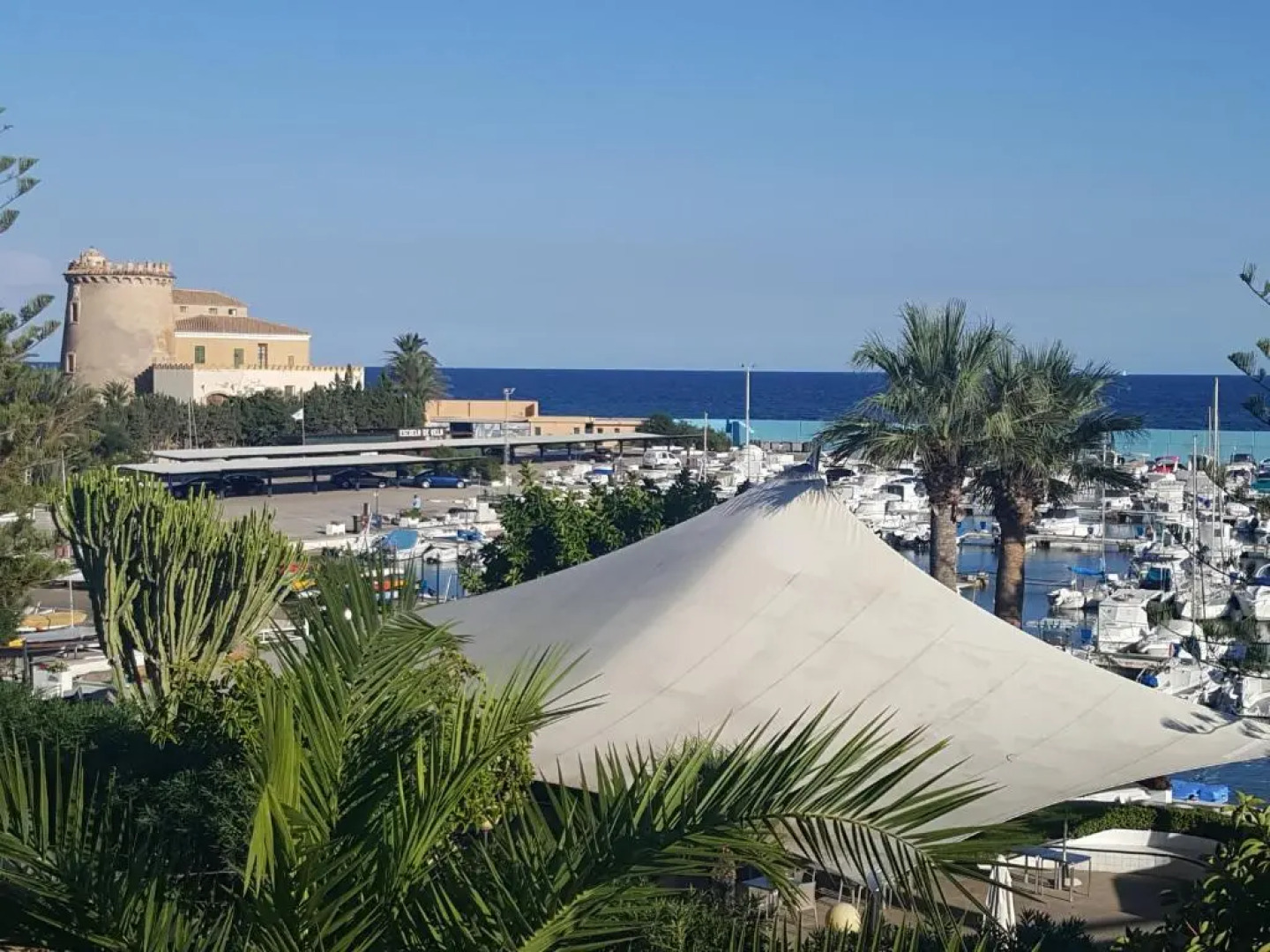 Playa Elisa Bay app 411