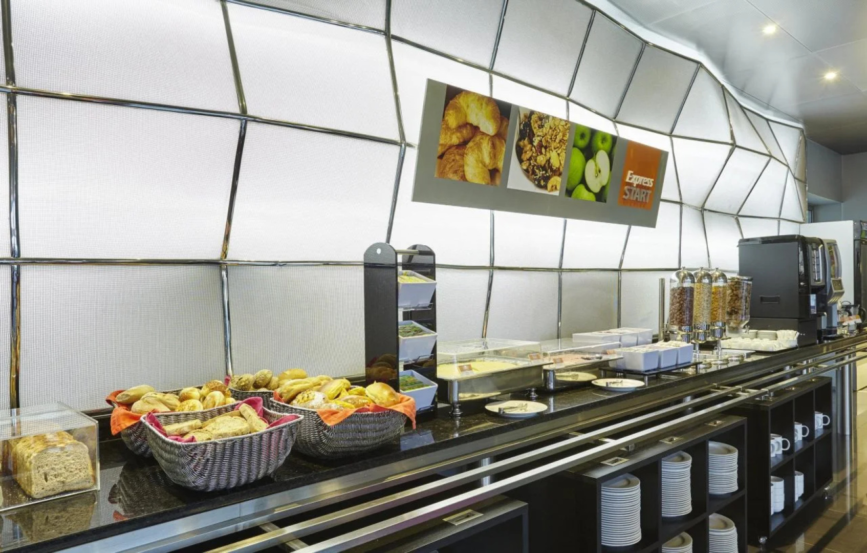 Holiday Inn Express Lisbon - Alfragide by IHG