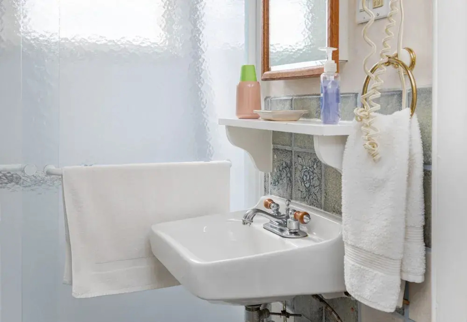 Antoinette's Apartments & Suites