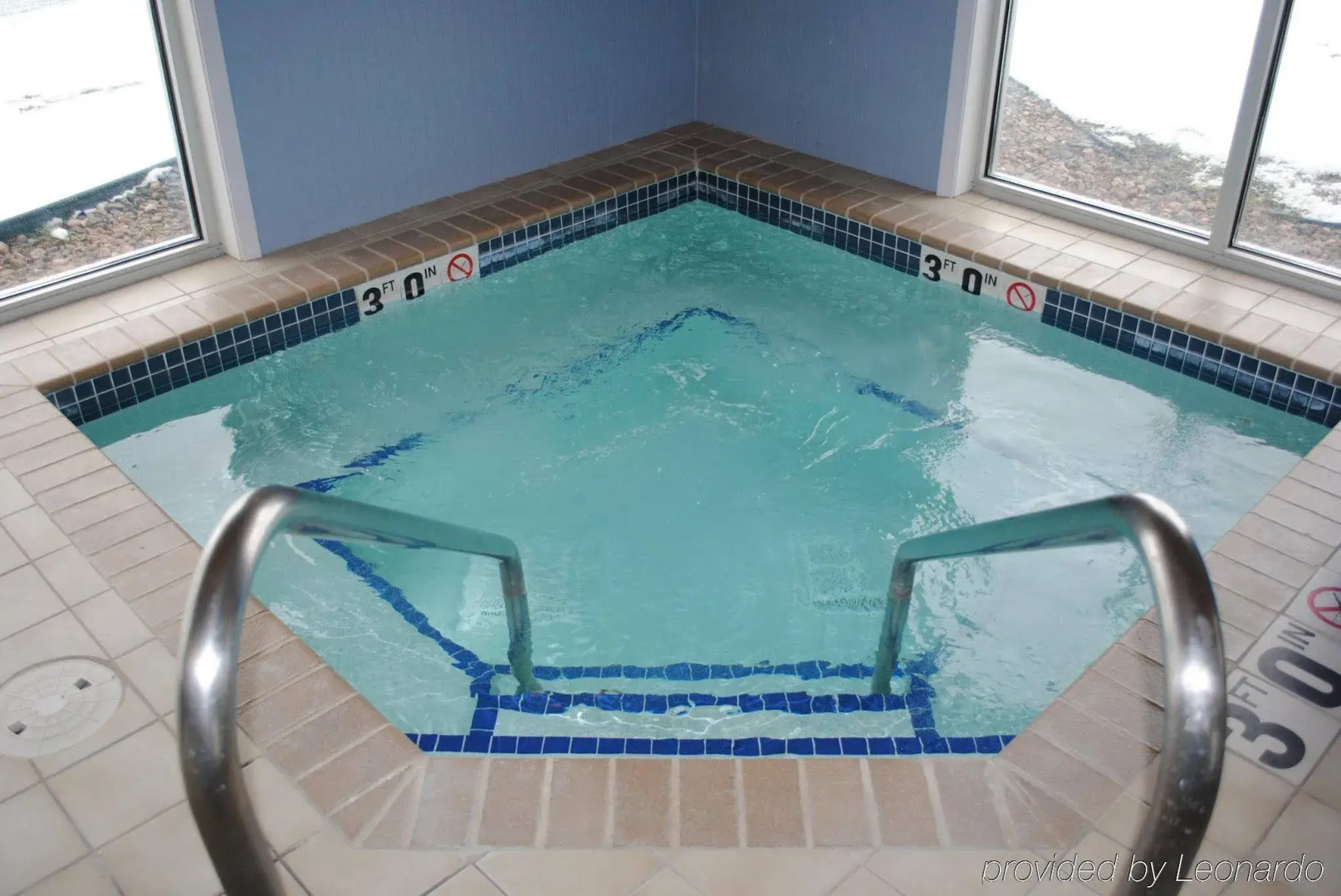 Country Inn & Suites by Radisson, Chippewa Falls, WI