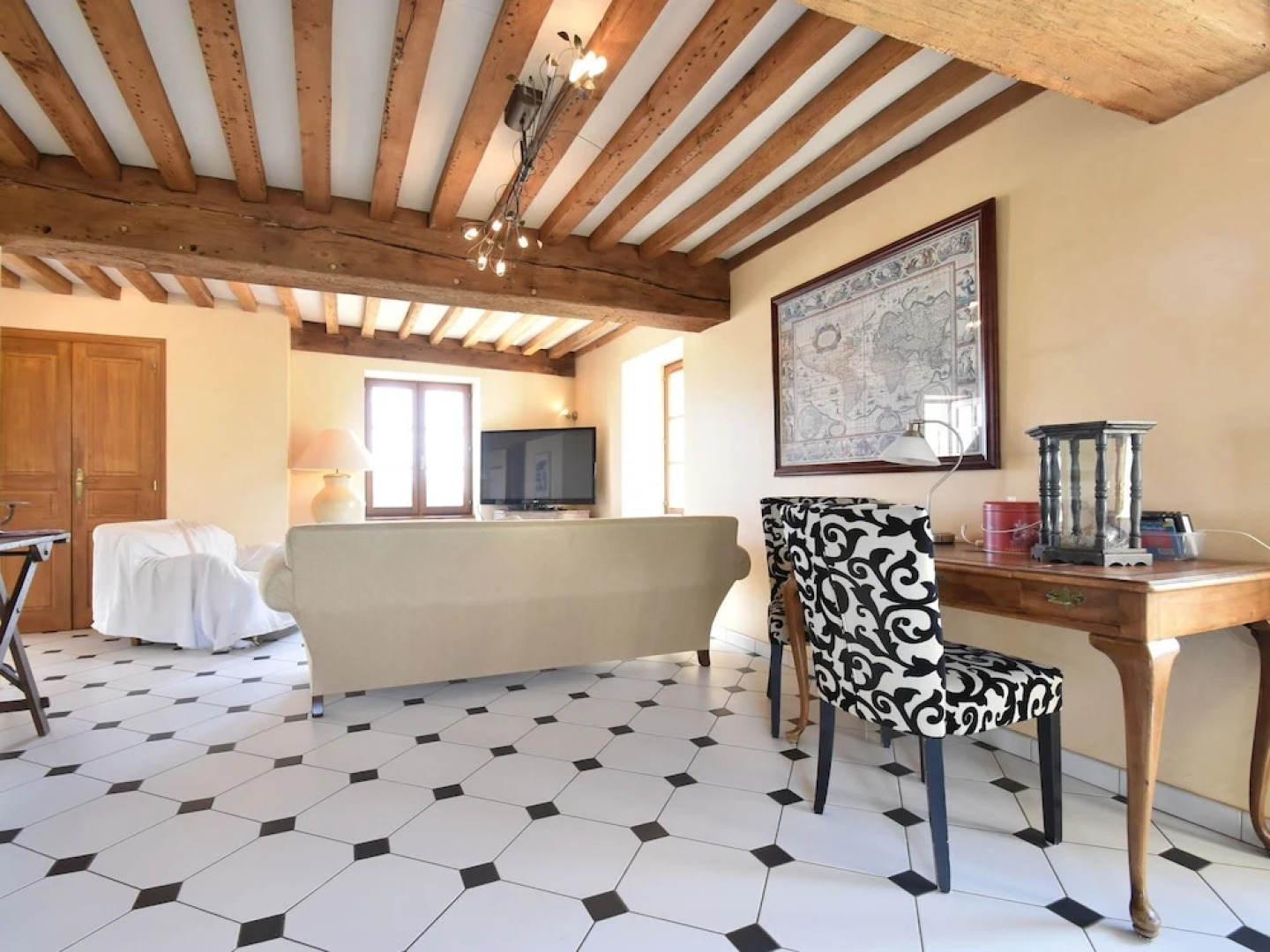 Vintage Farmhouse in Vinzelles with Pool