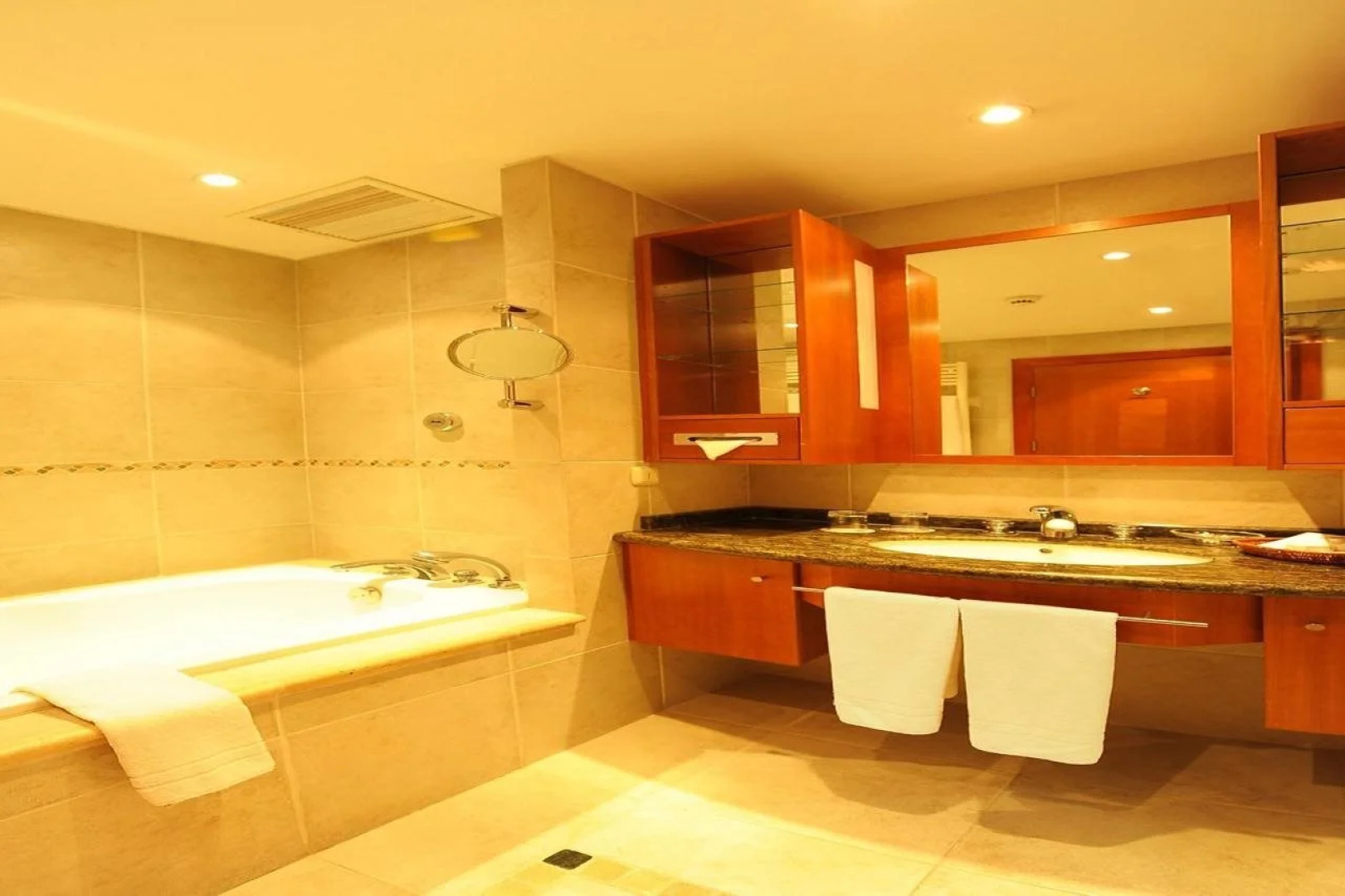 Park Lake Luxury Hotel