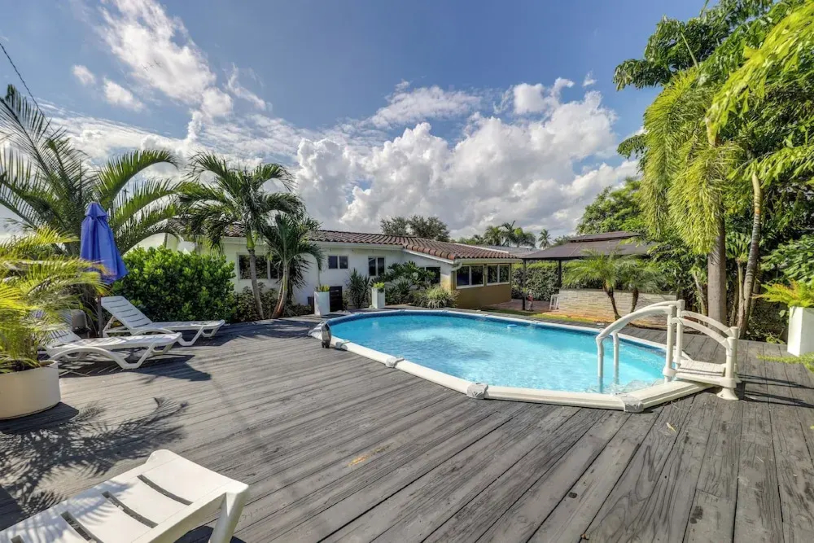 4 Mi to the Beach: Pet-friendly Oakland Park Home
