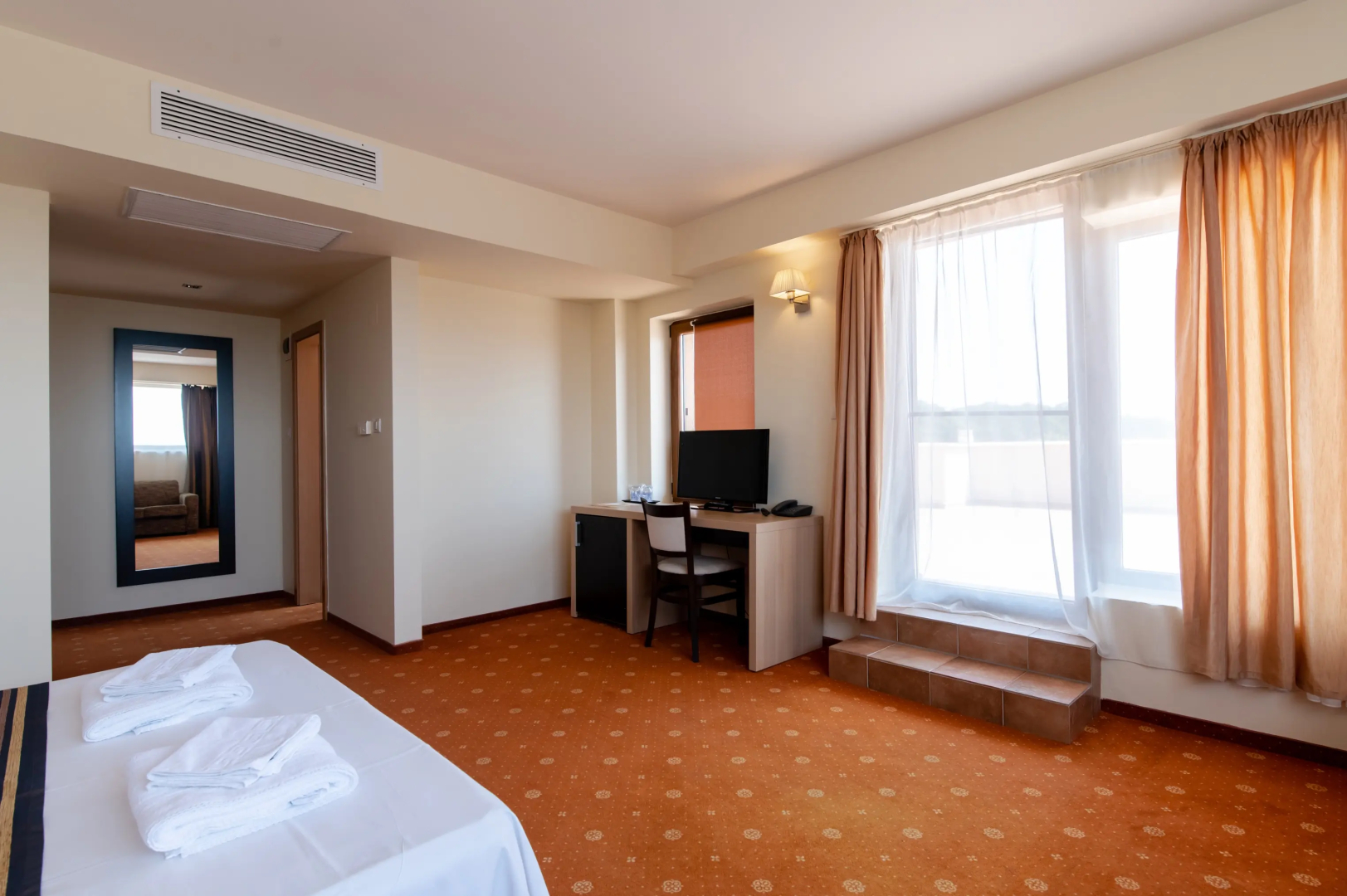 Hotel Oxford Inn & Suites