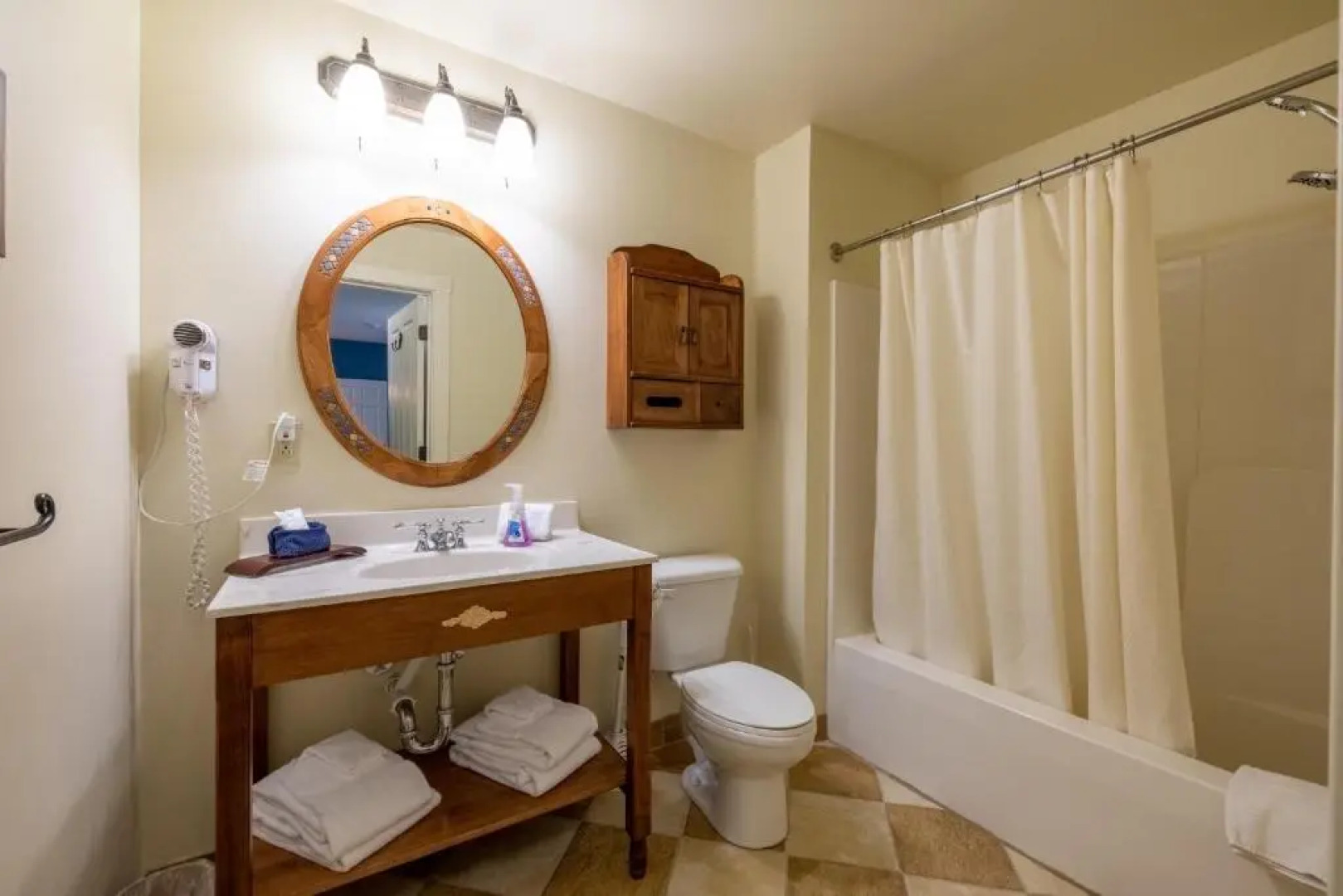 Seneca 202-204 Deluxe Seneca 2 Bedroom, 2 Bath Condo