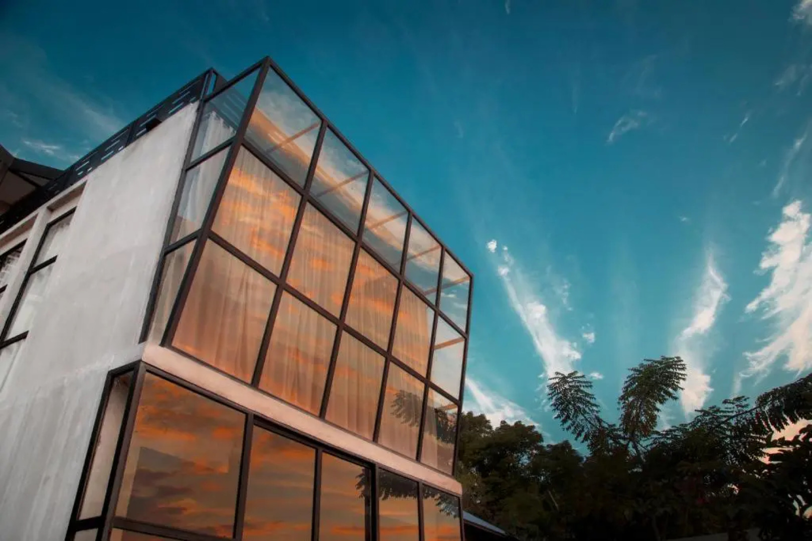 Flores Passport House