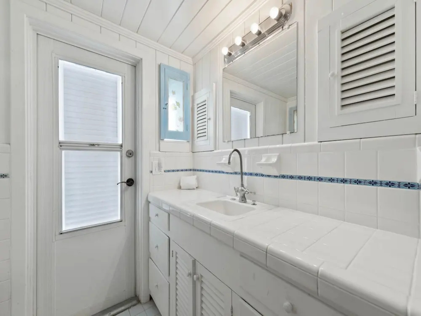 White Sand Cottage by Vacation Rental Pros