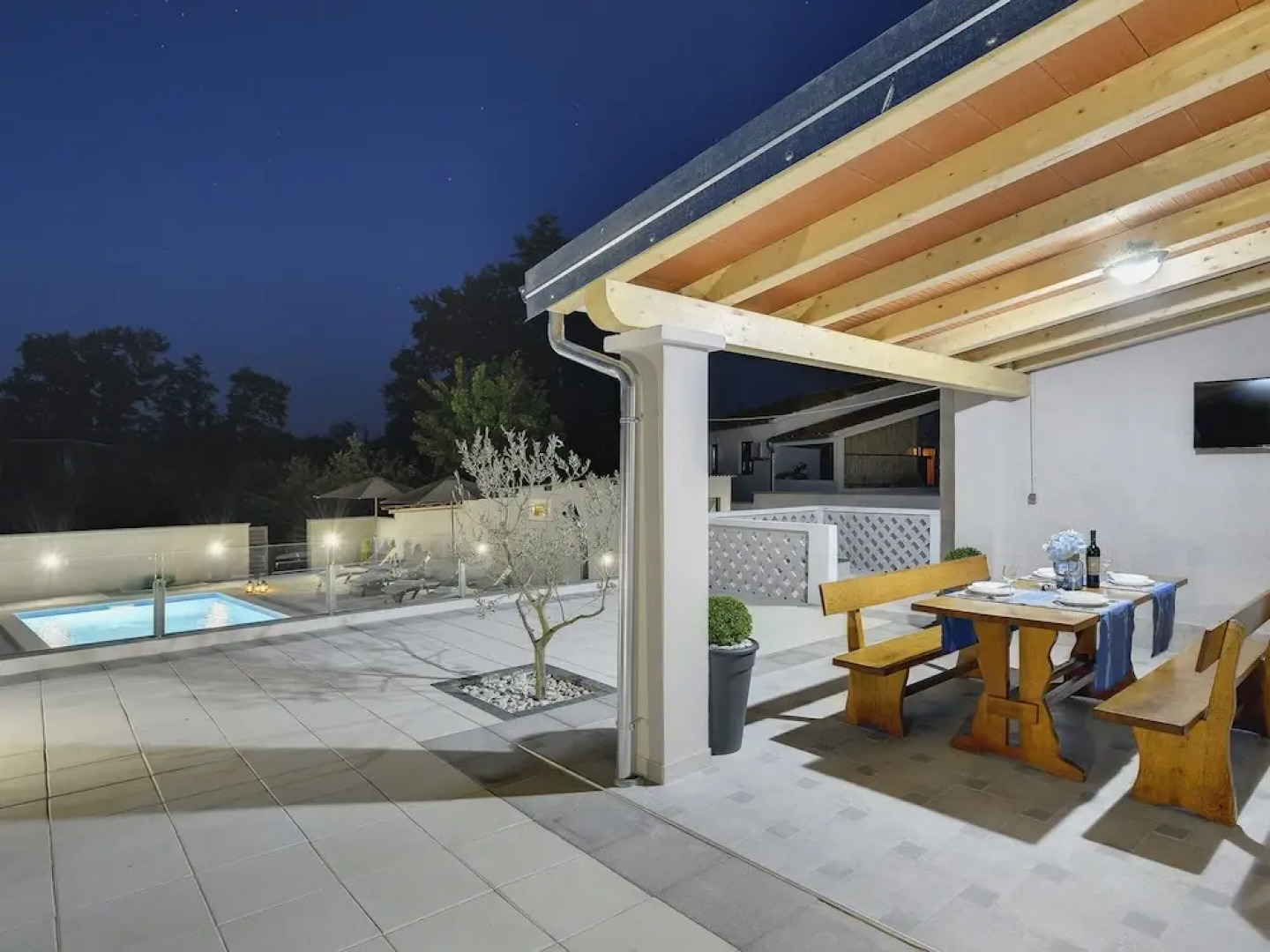 Detached House With Private Pool Near the Coast