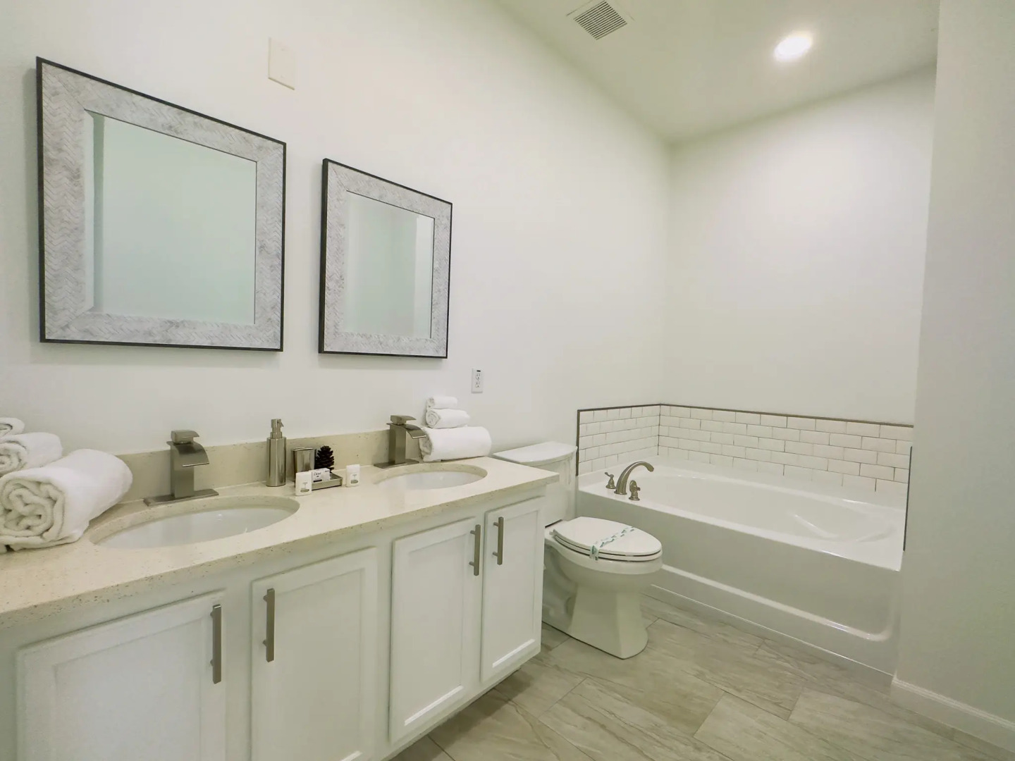 Luxury 4Bd Home Near Disney w/Pool (1653 PR), Davenport, US