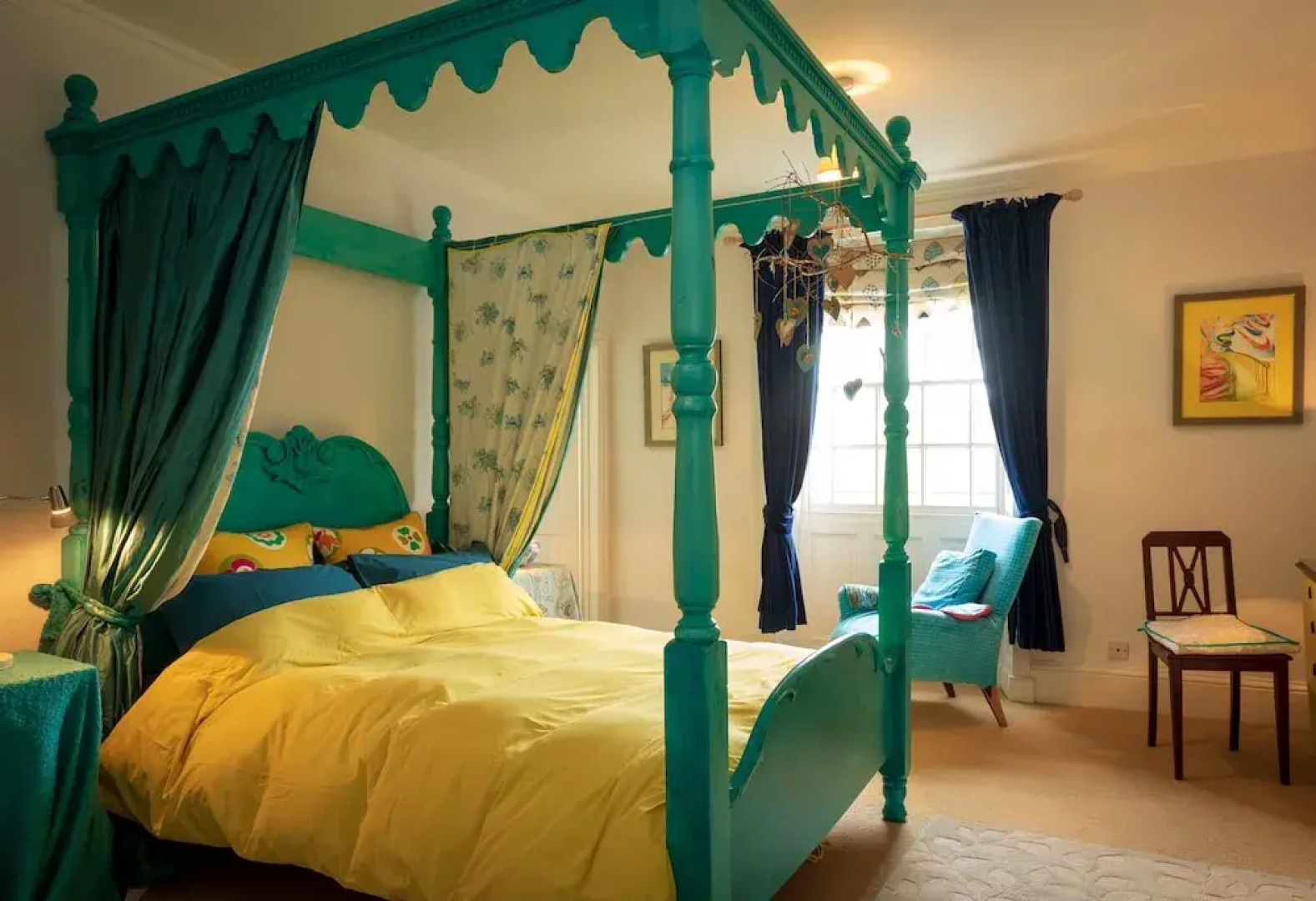 Artsy 5-bed House w/ Garden