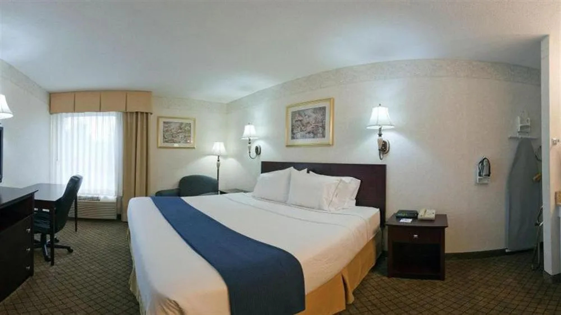 Holiday Inn Express Dillard
