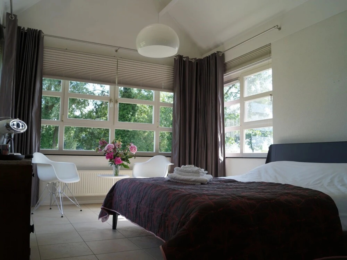 Luxurious, Detached Holiday Home Right by the Water