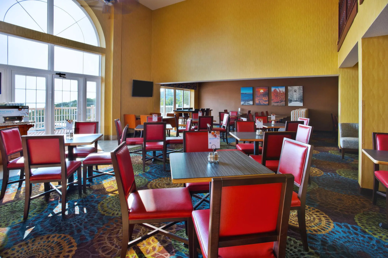 Holiday Inn Express & Suites Petoskey by IHG