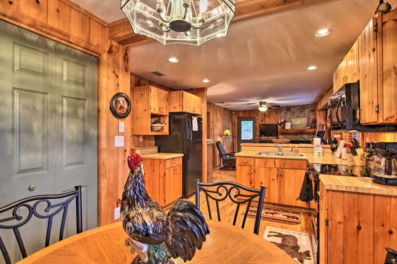 Private Gatlinburg Cabin: Pet Friendly w/ Hot Tub!