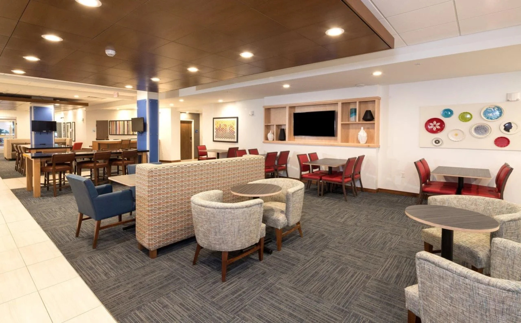 Holiday Inn Express & Suites Gaylord by IHG