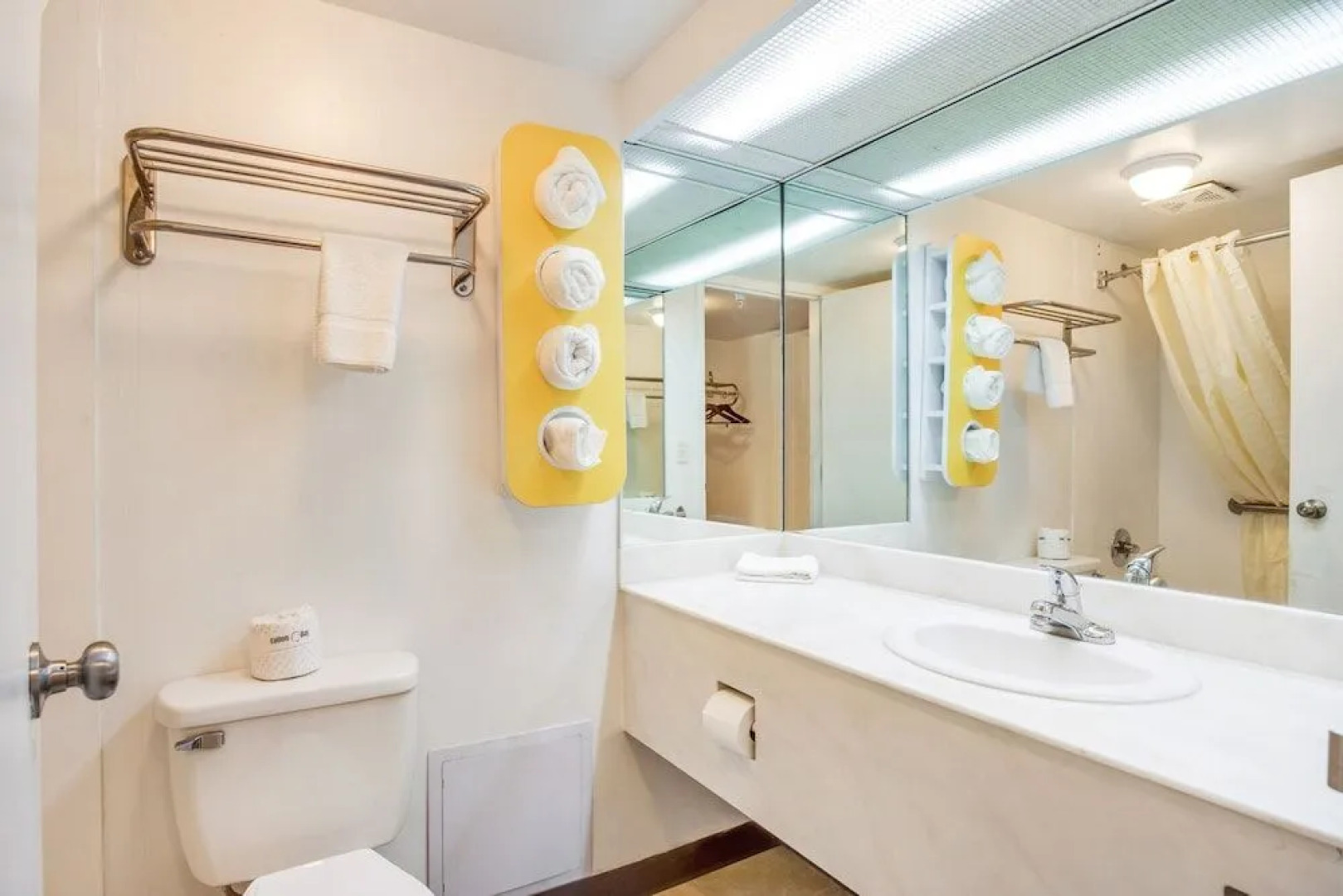 Oyo Hotel Mona Lake Muskegon