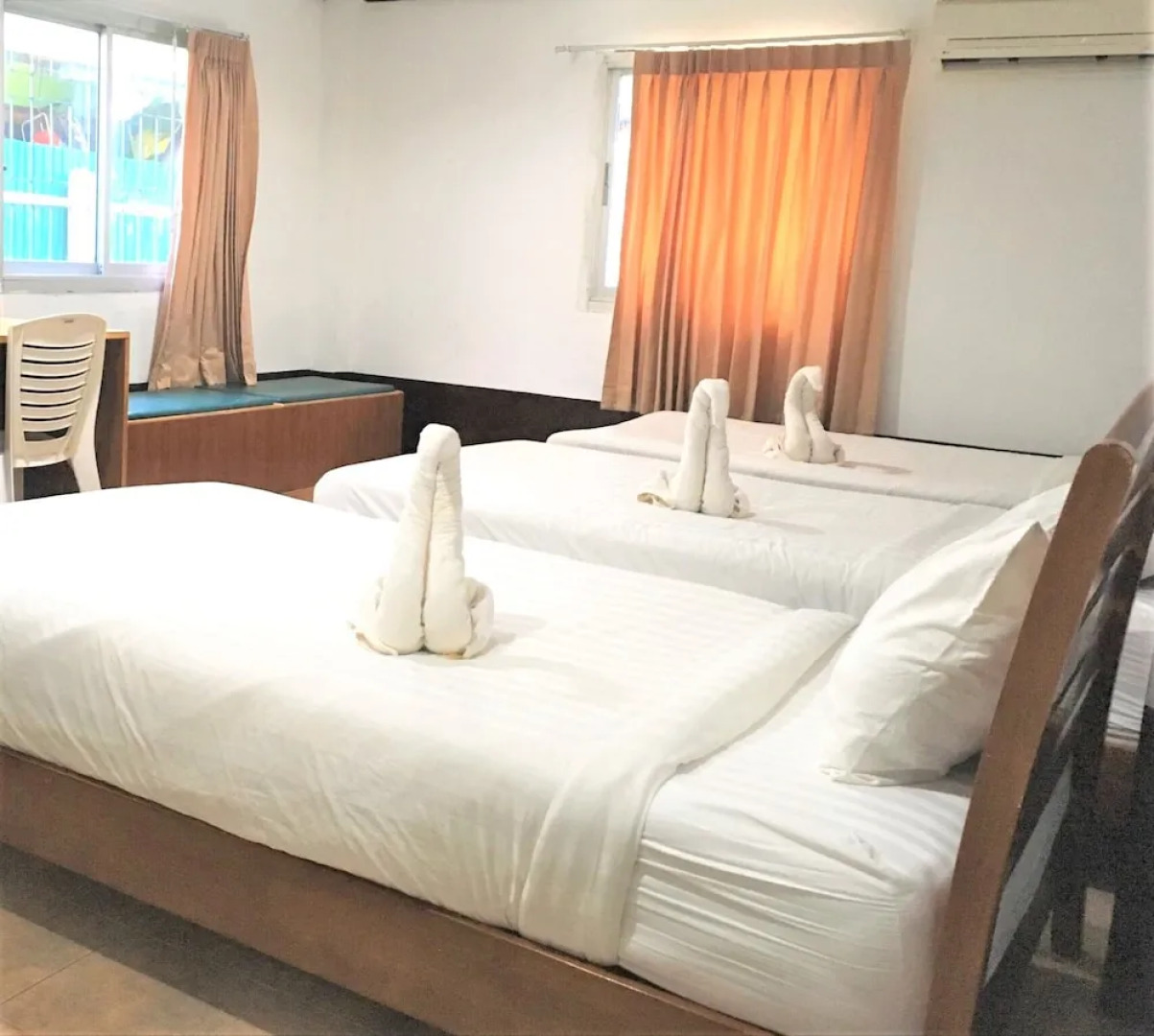 Golden Bee PhiPhi Hostel