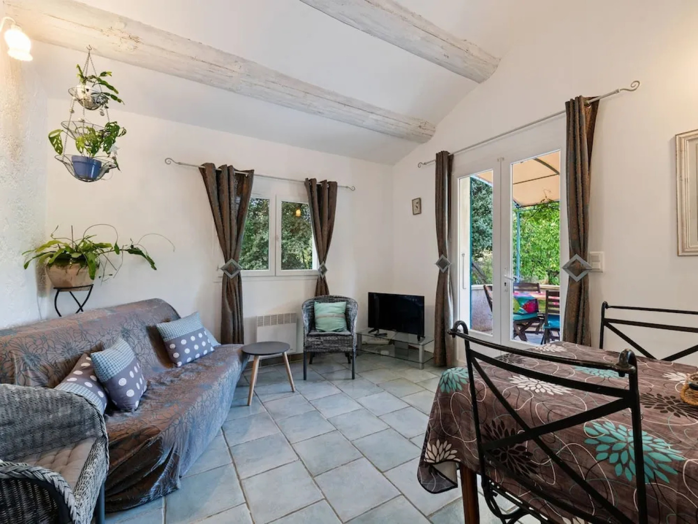 Tastefully Furnished Villa With Terrace, Private Swimming Pool Near of Lambesc