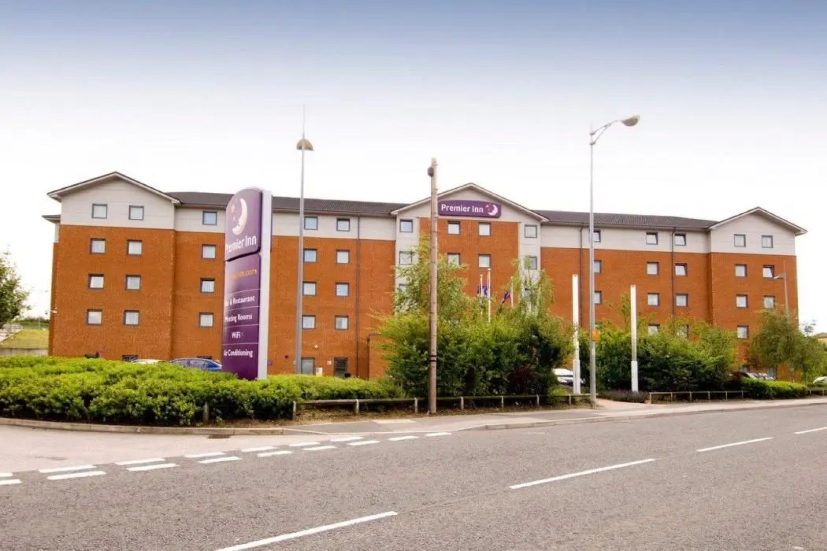 Premier Inn Castleford (Xscape, M62, Jct 32)