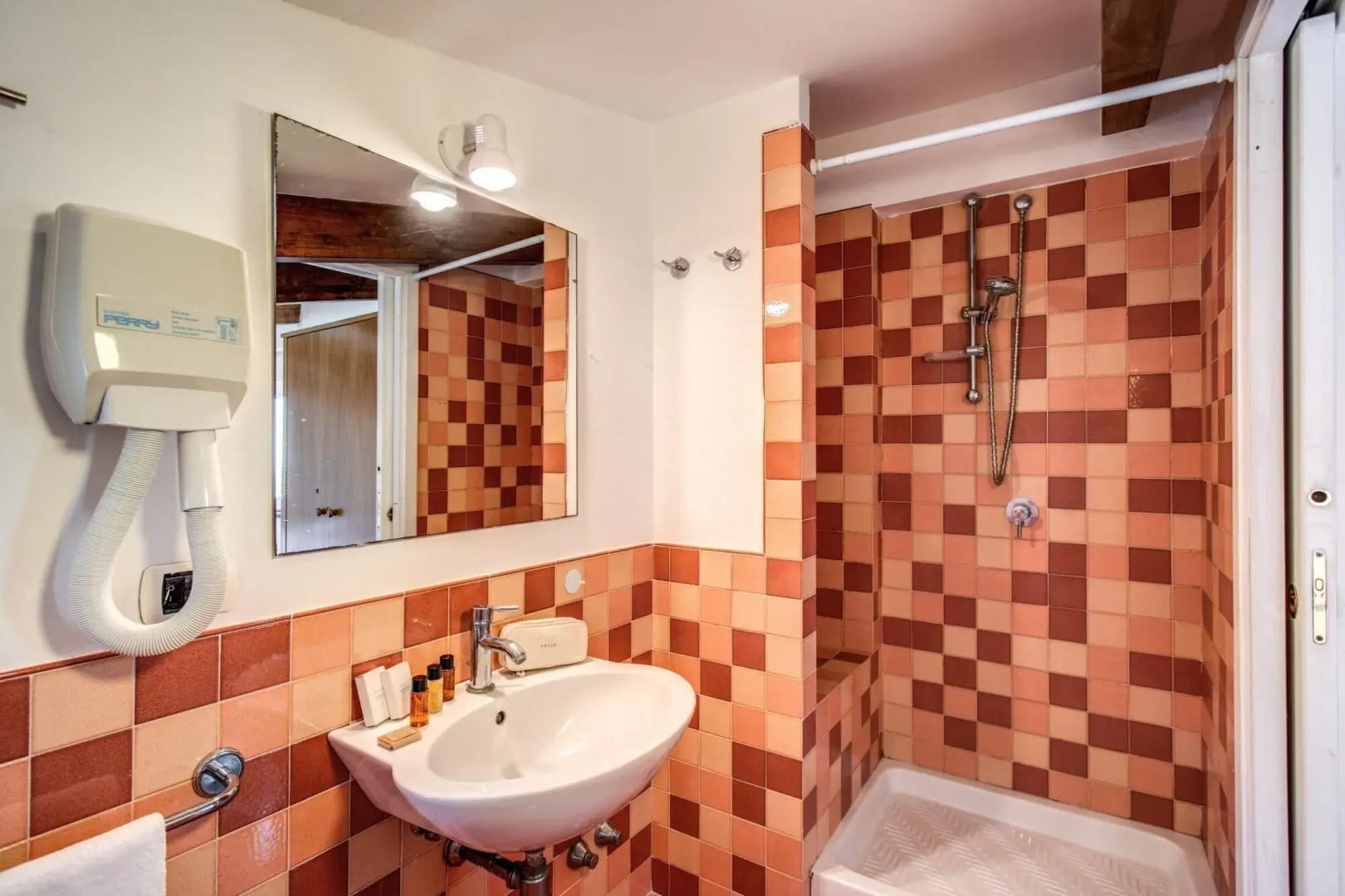 Villa Giulia amazing villa with pool, patio, bbq and sea views