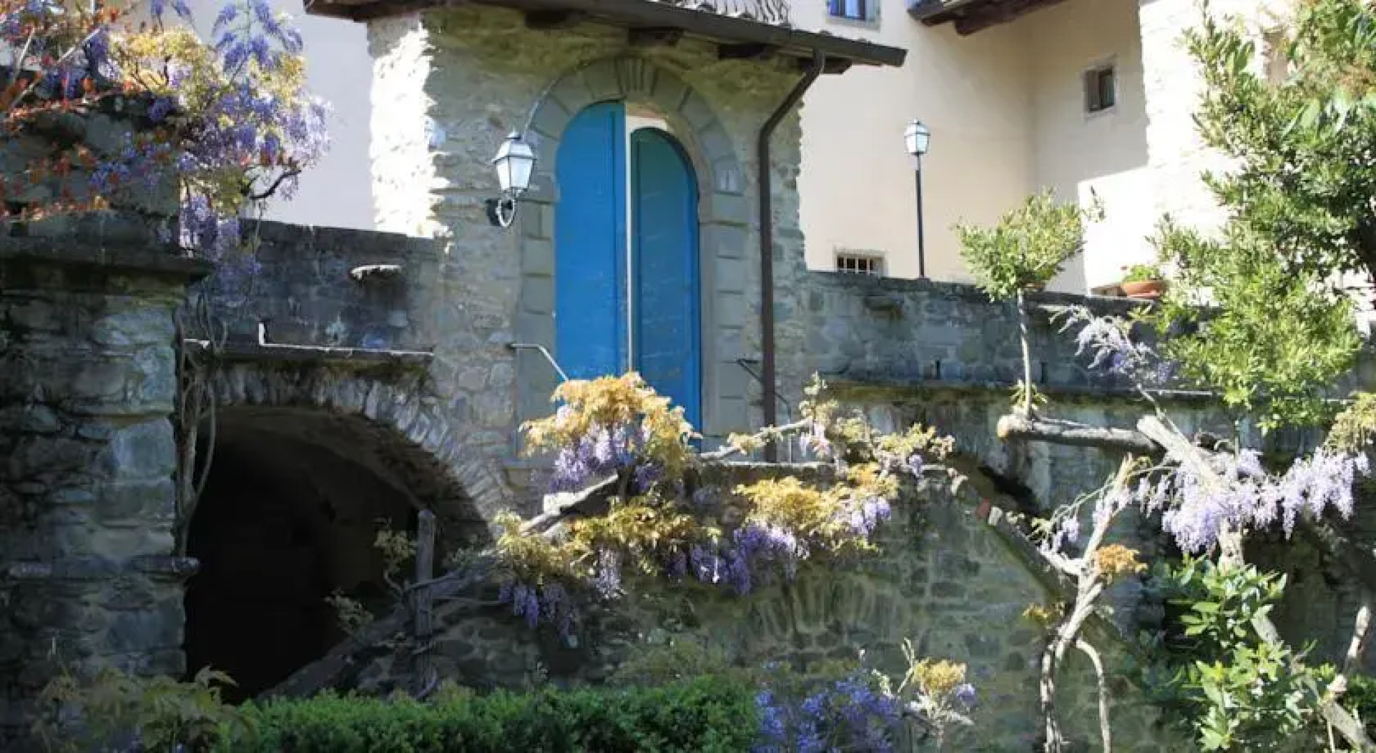 Il Glicine e La Lanterna