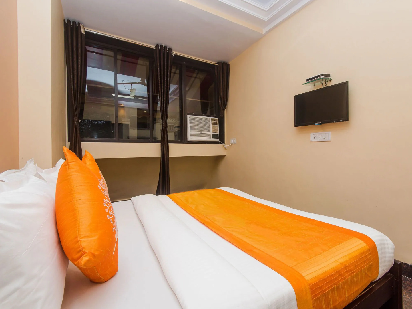 OYO 11672 Hotel Shubham