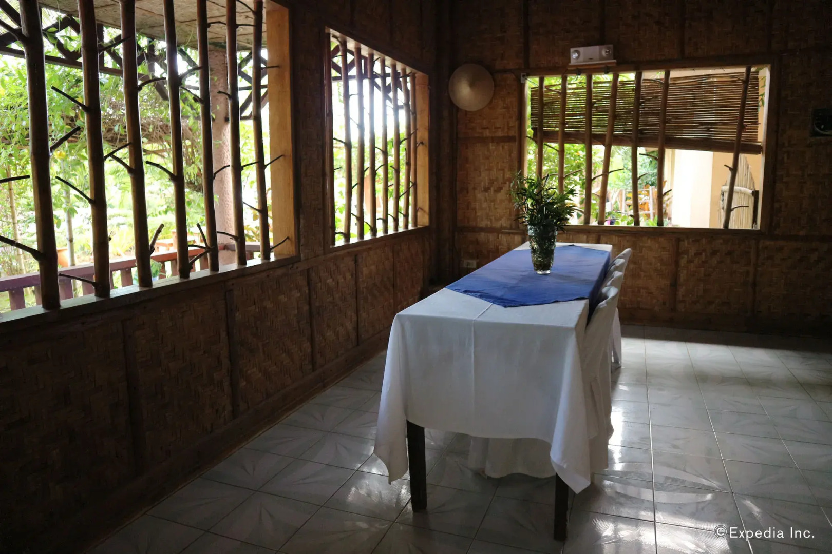 Blue Wave Inn Beach Resort & Restaurant