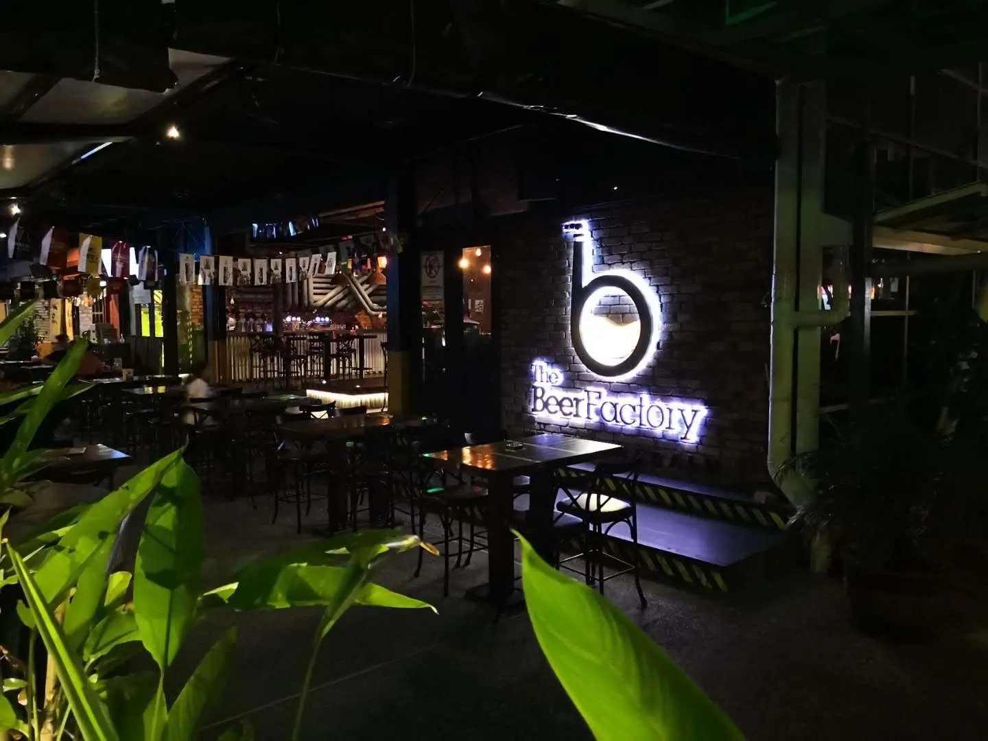 Homy Seafront Hostel