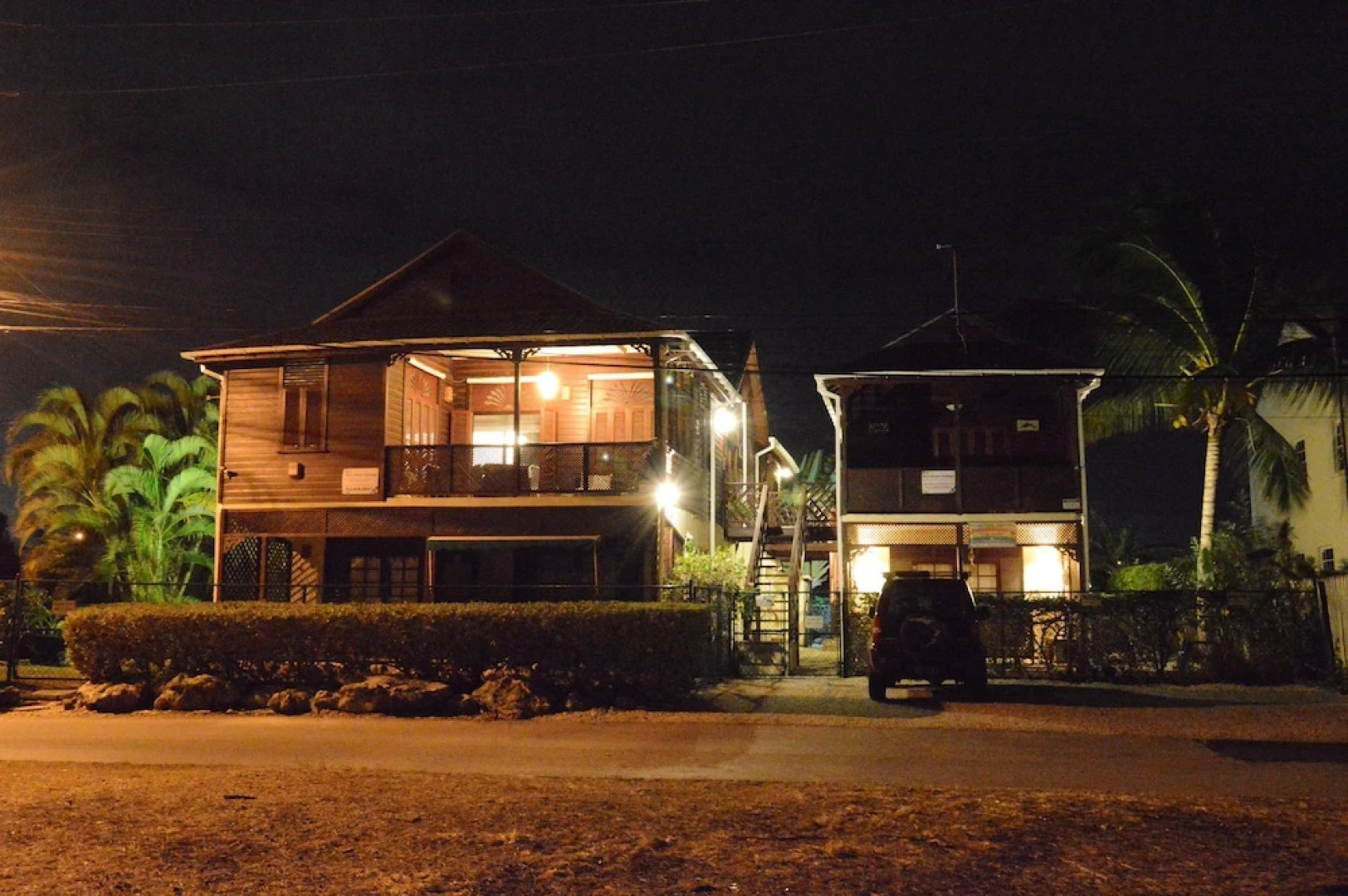 Yellow Bird Apartment