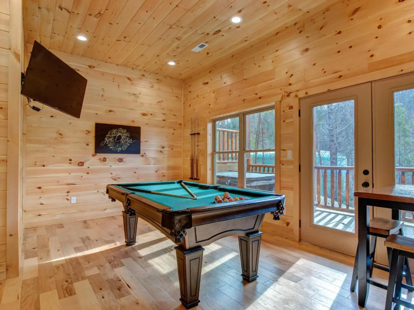 Gatlinburg Escape, 5 Bedrooms, Hot Tub, Arcade, Game Room, Sleeps 16