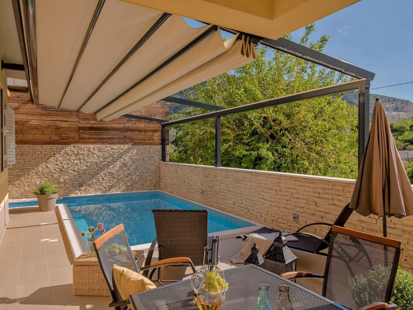 Luxury Villa Lelu With Heated Saltwater Pool, Parking, High Speed Internet, Bbq, el. car Charge T2