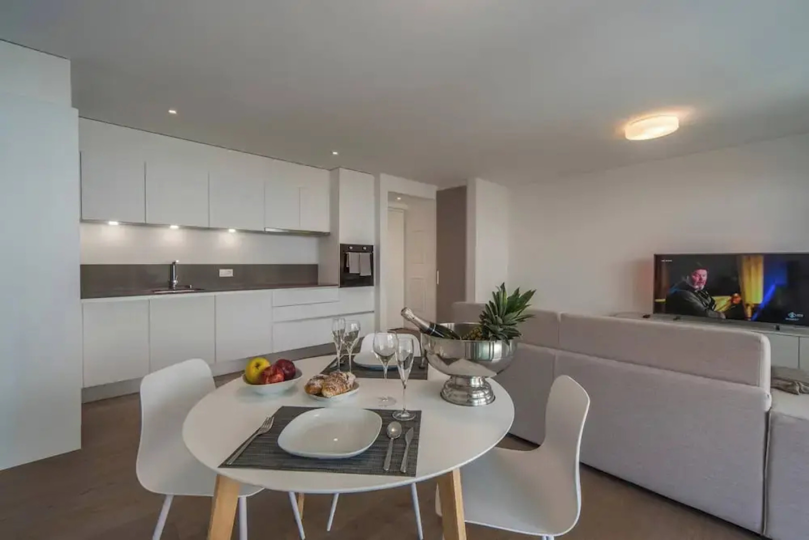 Brand new Apartment City11