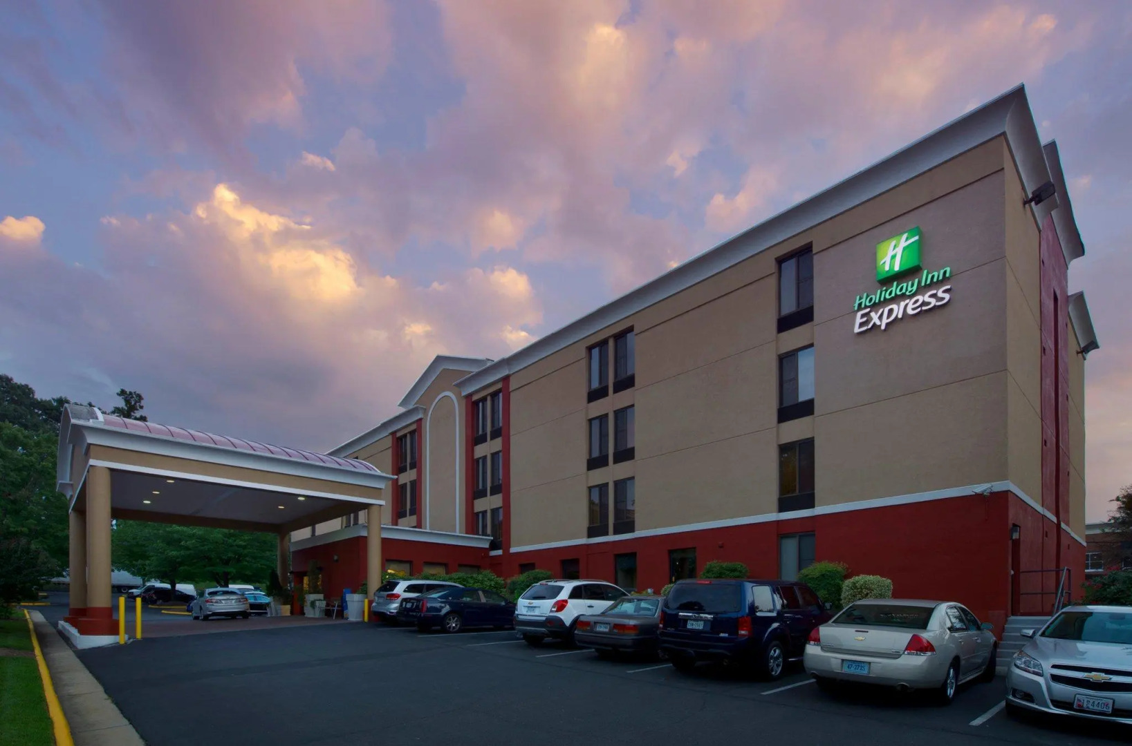 Holiday Inn Express Fairfax - Arlington Boulevard by IHG