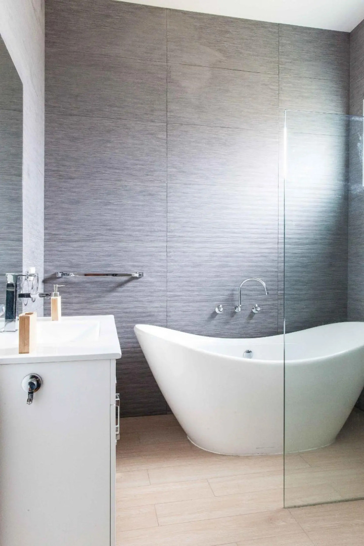 Luxurious Ocean front home, pets welcome, open fire large and spacious