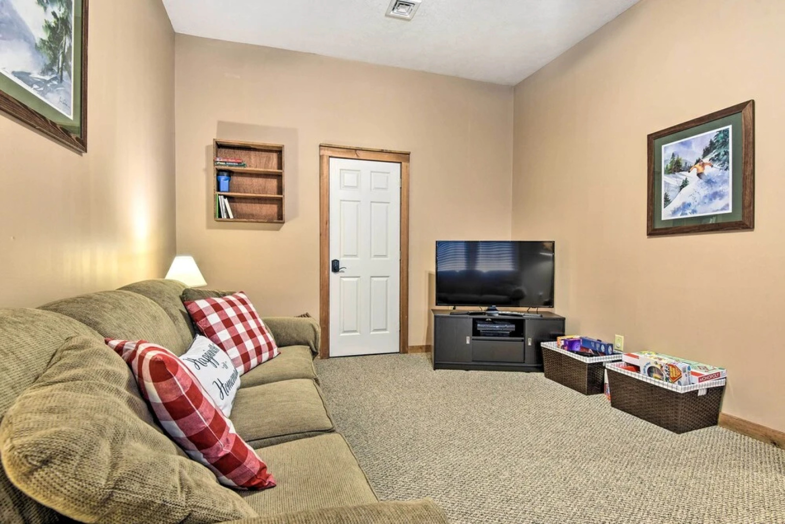 Tannersville Cozy Home w/ Deck, 1 Mi to Camelback!