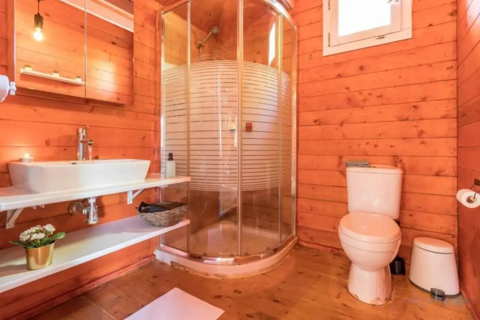 Bungalow espectacular garaje piscina y jacuzzi