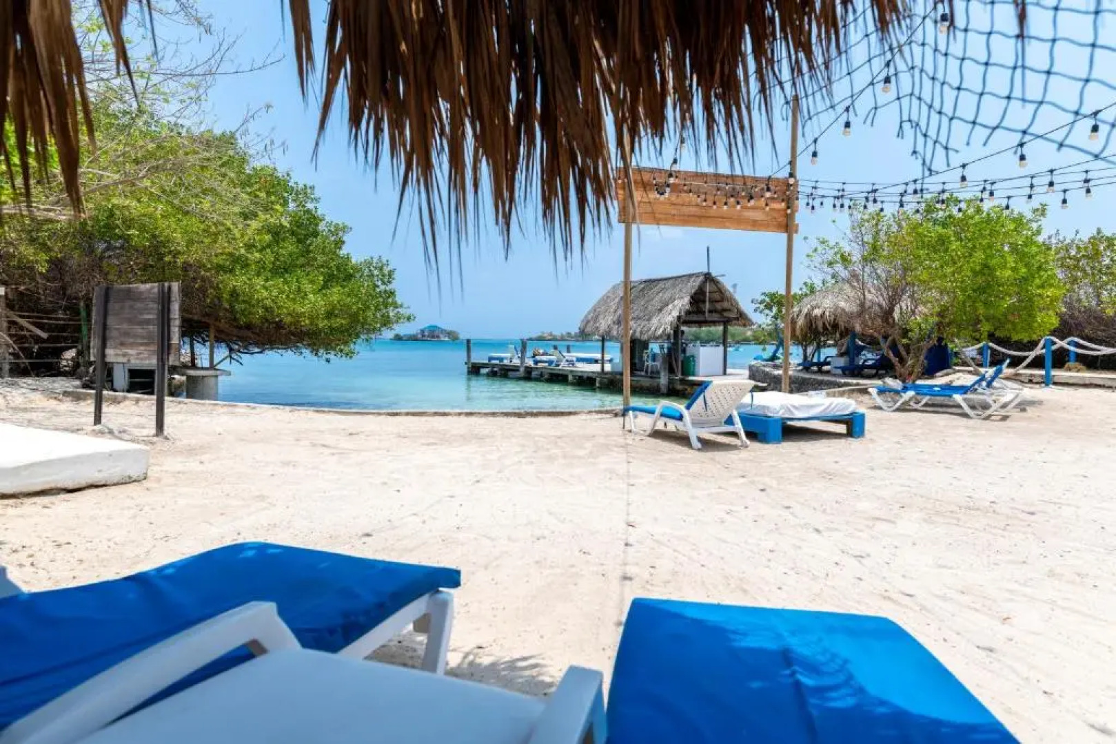 Isla Rosa Boutique by NOMAD GURU