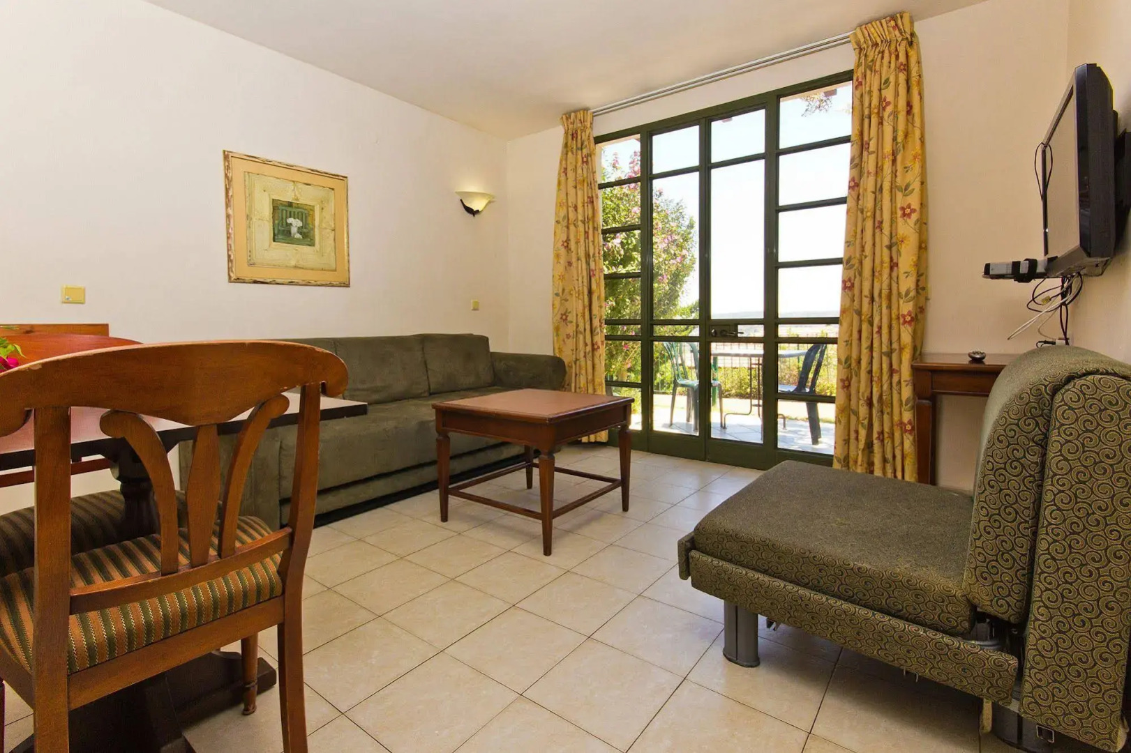 Shoresh Green Hills Family Suites Hotel